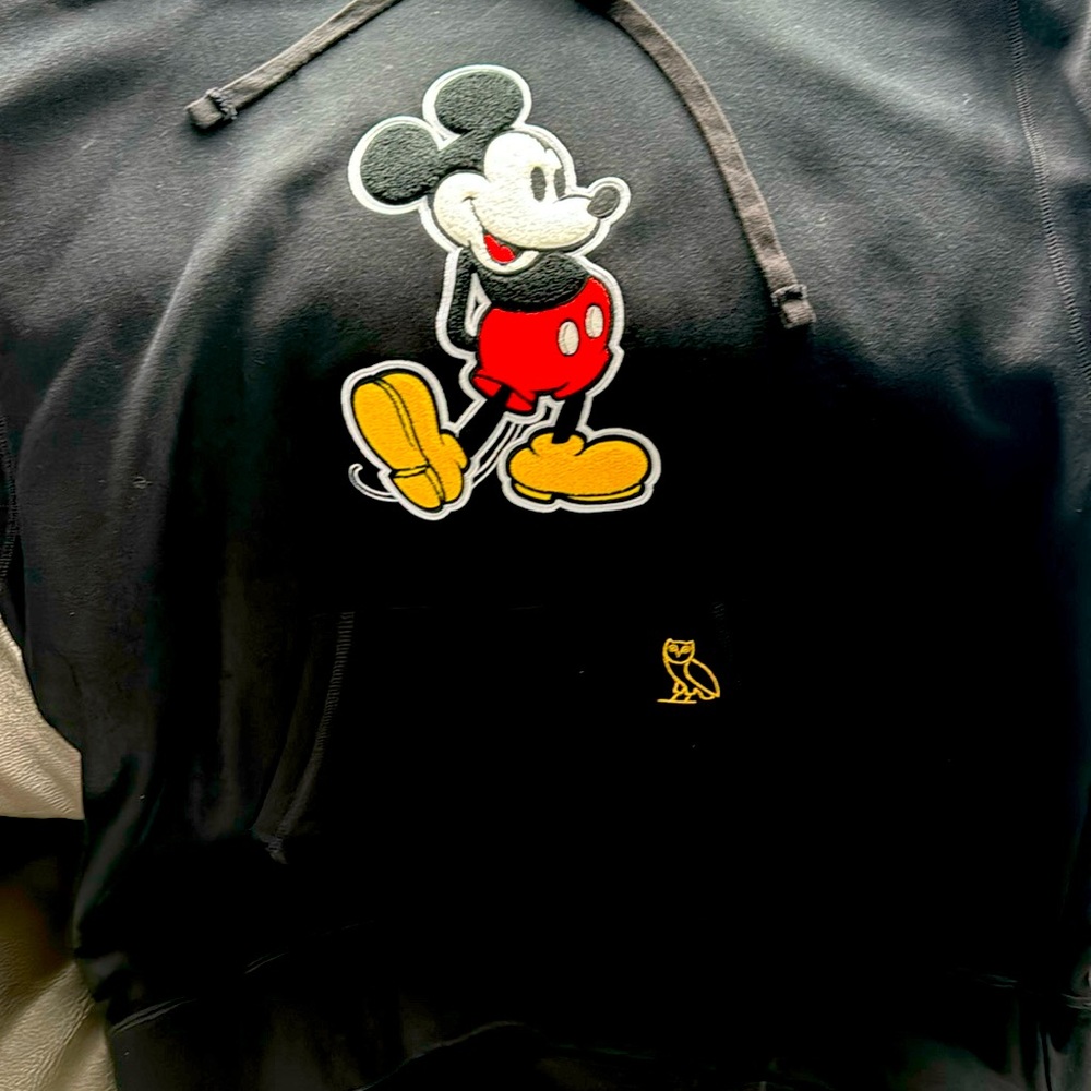 Brand new OVO octobers very own Disney Mickey Mouse sweater